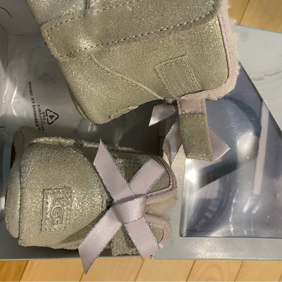 UGG INFANT JESSE BOW II BOOTS - METALLIC GOLD - Picture 6 of 10